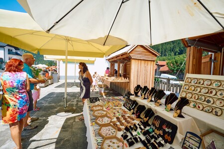 Nedeljsko dogajanje »Od štanta do štanta« (foto Janez Kotar)